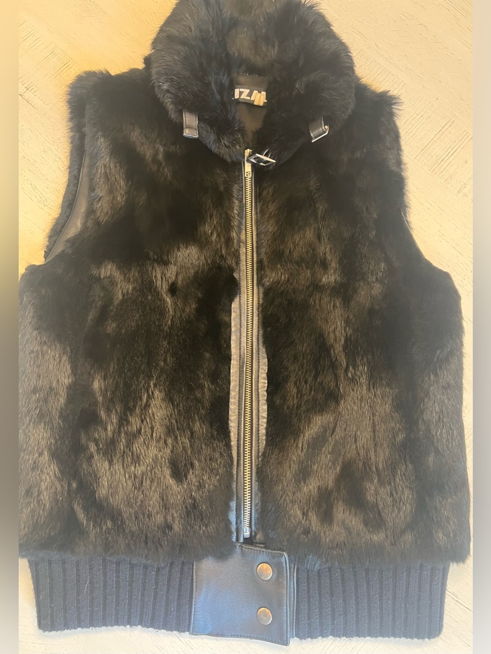 Rizal France Black Fur Vest - Picture 3 of 9